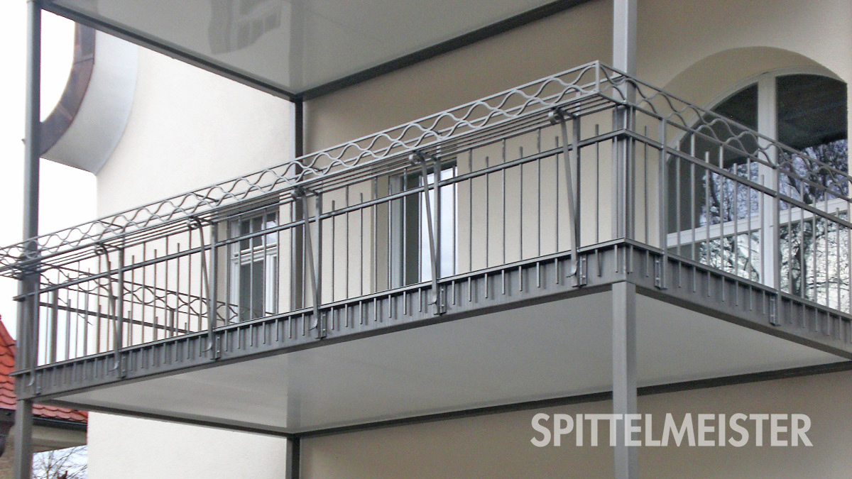 Balkone am Jugendstil mit Jugendstil Geländer Balkone am Jugendstil mit Jugendstil Geländer