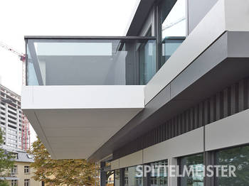 Freitragender Balkon als Musterbalkon für Hybridhochhaus Frankfurt