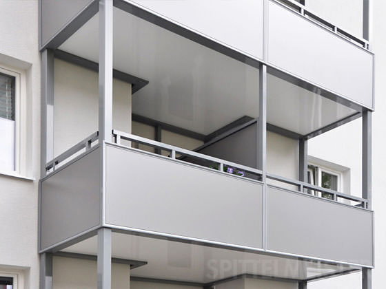 Balkonsysteme als Systembalkone T-förmig in Nische, Österreich