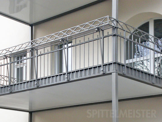 Balkonbrüstung individuell und detailgetreu nachgebaut im Jungendstil