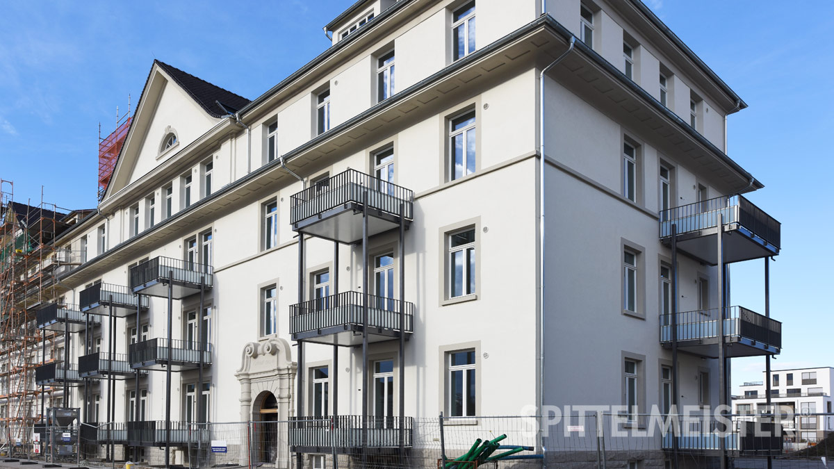 Balkone an ehemaliger französischer Joffre Kaserne im Rastätter Stadtteil Ludwigvorstadt Balkone an ehemaliger französischer Joffre Kaserne im Rastätter Stadtteil Ludwigvorstadt