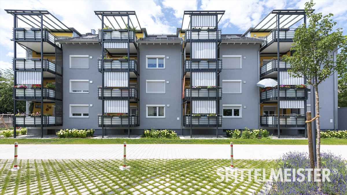 Fertigbalkone: Balkonbau Achern - Balkon mit integriertem Sonnenschutz © Balkonbauer Spittelmeister Balkonbau Achern - Balkon mit integriertem Sonnenschutz gebaut vom Balkonbauer Spittelmeister