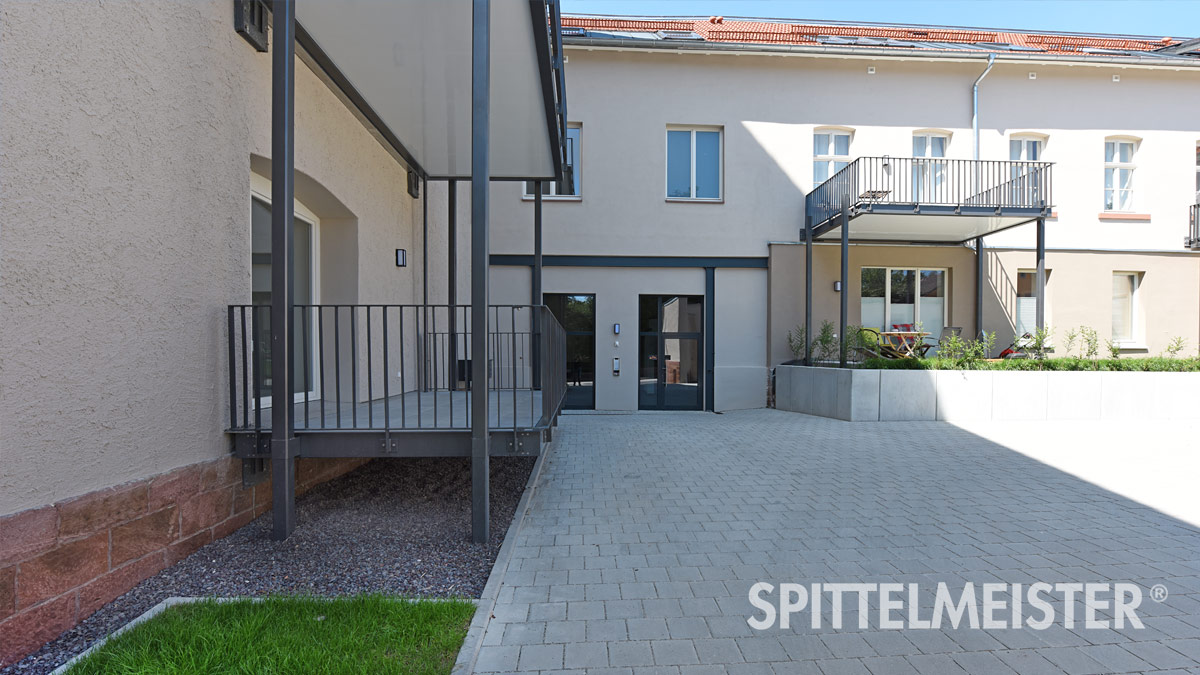 Vorgestellte Balkone an Denkmalimmobilie Friesenheim © Balkonbauer Spittelmeister Nachträglich vorgestellte Balkone an Denkmalimmobilie gebaut