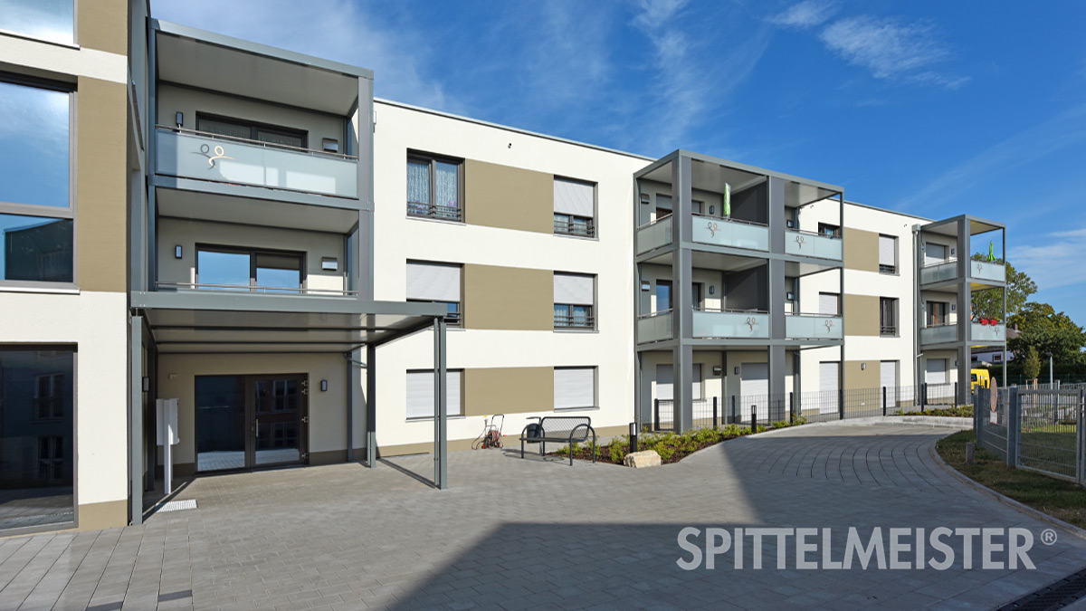 Eingangsbereich mittels Balkonplattform © Balkonbauer Spittelmeister Eingangsbereich besteht aus Balkonplattform