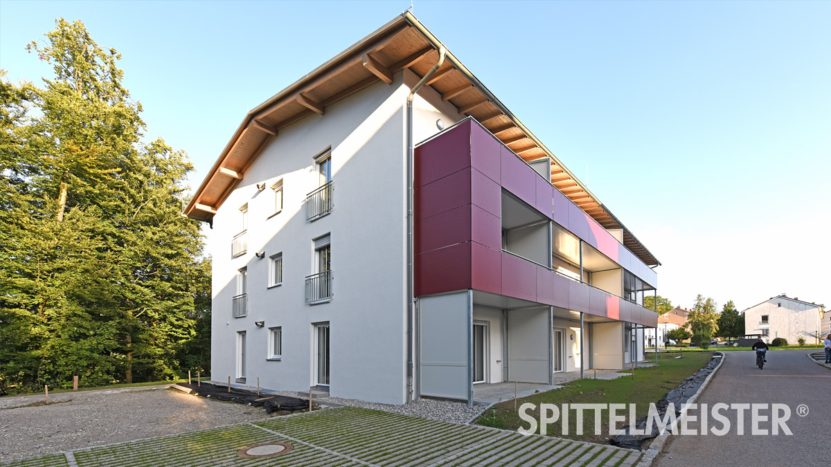 Balkonsysteme Stahl mit Trespa-Geländer in Traunstein Balkonsysteme Stahl mit Trespa-Geländer in Traunstein vom Balkonbauer