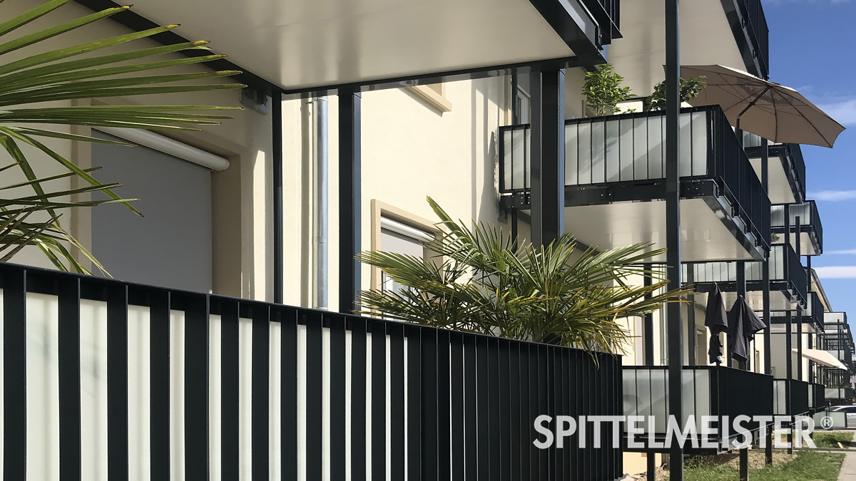 Vorstellbalkon Alu mit Stahlgeländer © Balkonbauer Spittelmeister Vorstellbalkon Alu mit Stahlgeländer und Glas