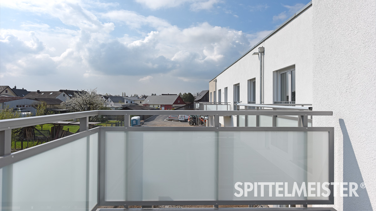 Balkongeländer Kappel-Grafenhausen © Balkonbauer Spittelmeister Alu Balkongeländer Milchglas Kappel-Grafenhausen