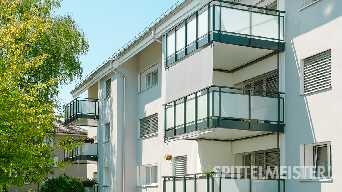Schweiz Stahlbalkon freitragend © Balkonbauer Spittelmeister Am Mehrfamilienhaus Schweiz Balkon anbauen