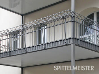 Denkmalschutz Balkone aus Stahl detailgetreu nachgebaut im Jugend­stil an einem denkmal­geschütztem ­Gebäude