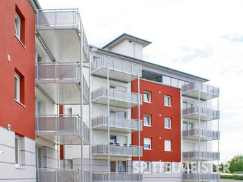 Anbaubalkone aus Aluminium am Neubau eines Mehrfamilienhauses in Wörrstadt