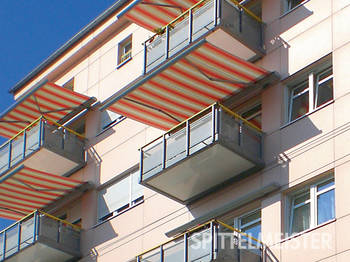 Freitragende Balkone aus Aluminium für mehr Comfort am Objekt: Seniorenwohnen Bad Cannstadt. Dieser Balkonanbau erfolgte bereits vor 20 Jahren
