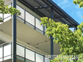 Überdachung aus Stahl mit Solarmodulen. Schweiz. Balkondächer aus Stahl direkt vom Hersteller