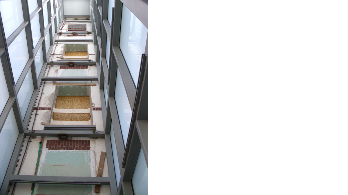 Aufzugsschacht an Hamburg Kunsthochschule