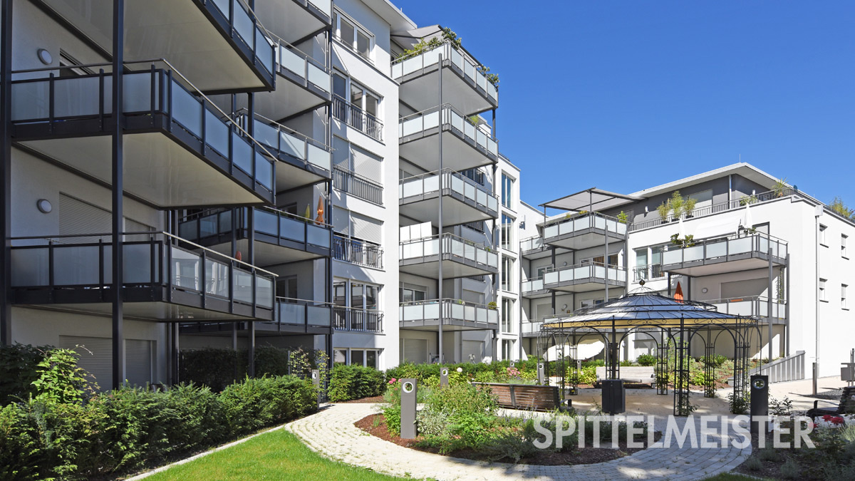 Moderne sehr große barrierefreie Balkone am Neubau