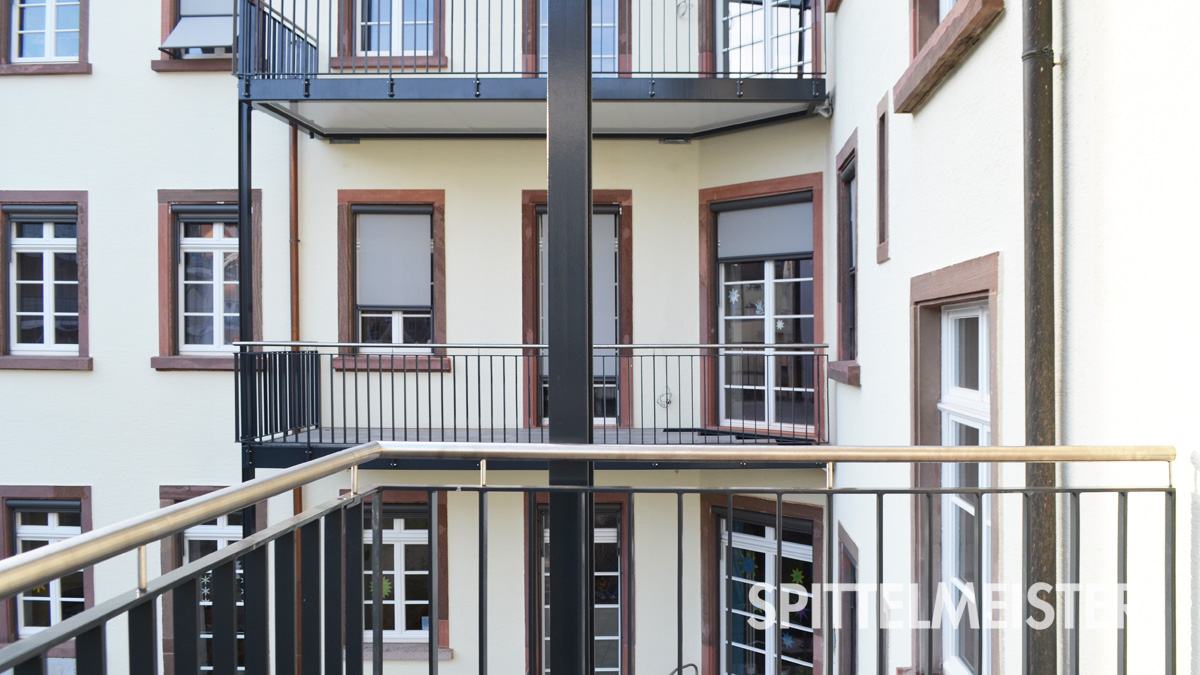 Balkone aus Stahl im Denkmalschutz Balkone aus Stahl im Denkmalschutz